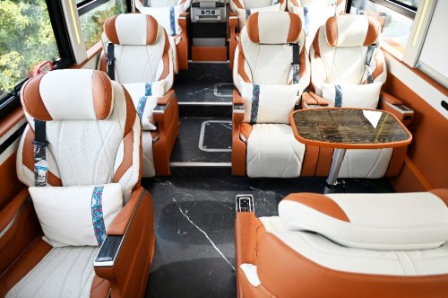 苏州金龙“公路和谐号”：打造高端商旅客运新标准插图1