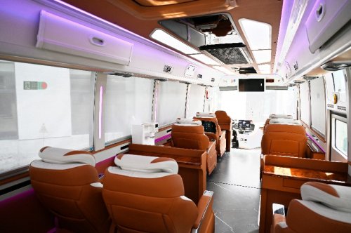 苏州金龙“公路和谐号”：打造高端商旅客运新标准插图2