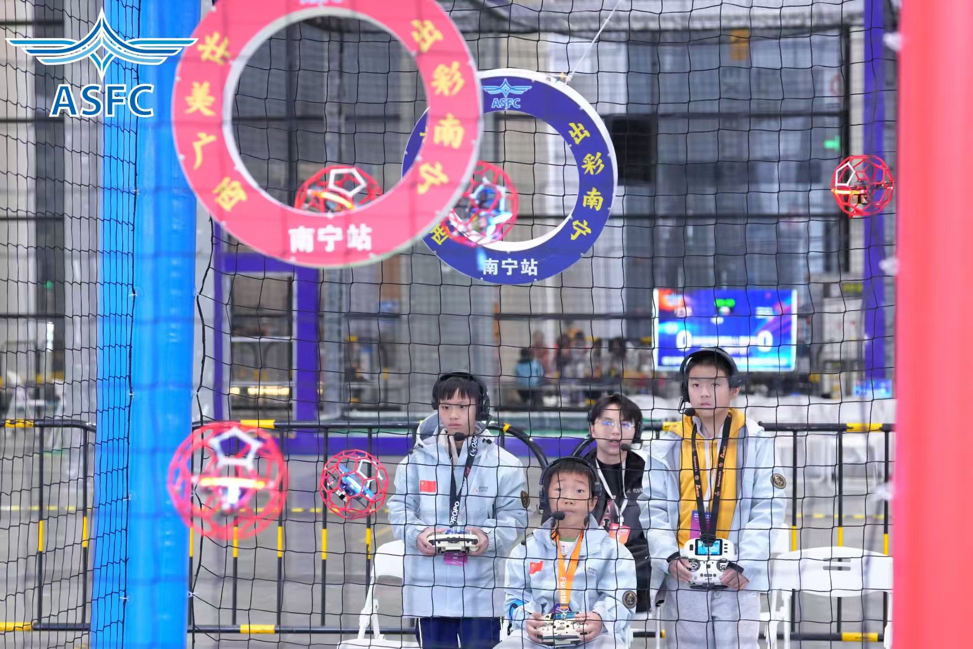 科技体育迎新年 无人机足球启新程插图1