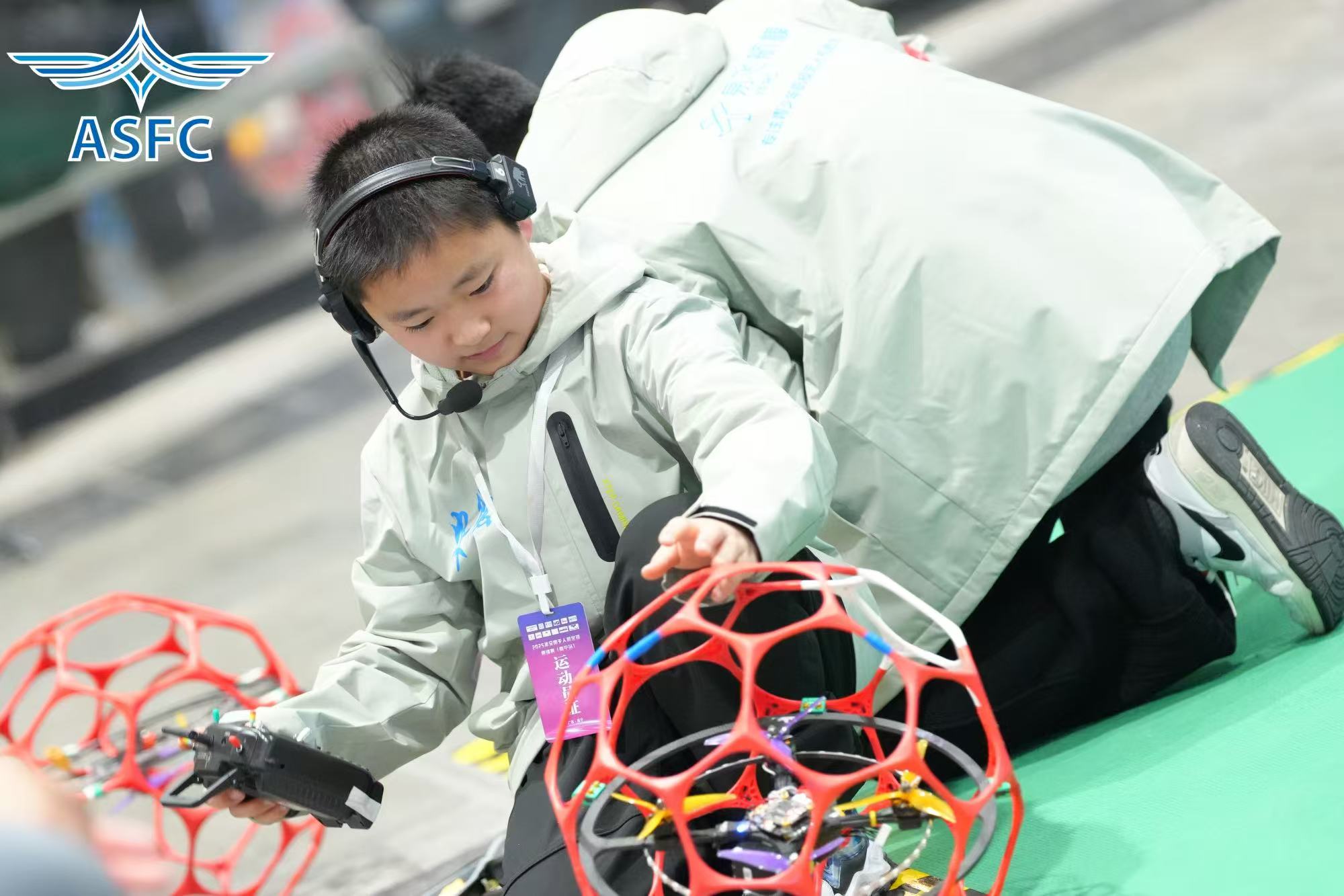 科技体育迎新年 无人机足球启新程插图4