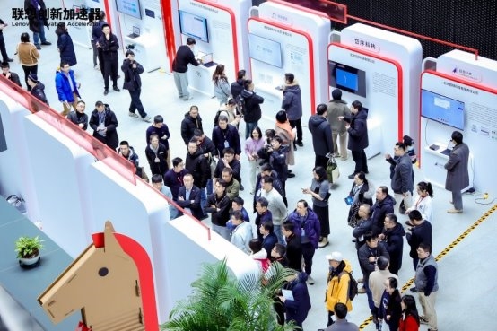 完成60多个PoC项目与近百次业务合作，联想首届创新加速器开放日亮出赋能硬实力插图