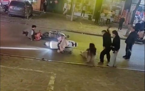 官方再通报“夫妻当街殴打15岁女孩”：现场还曾错打三人，女孩轻伤二级