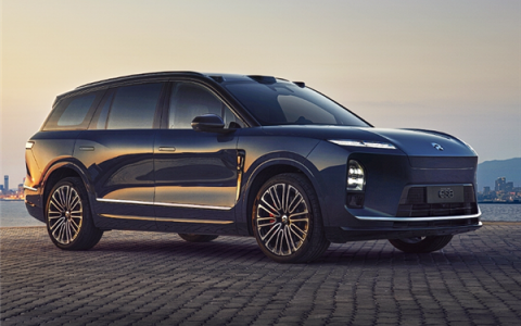 李斌兑现承诺！蔚来：2025年Q4经营利润至少7个亿