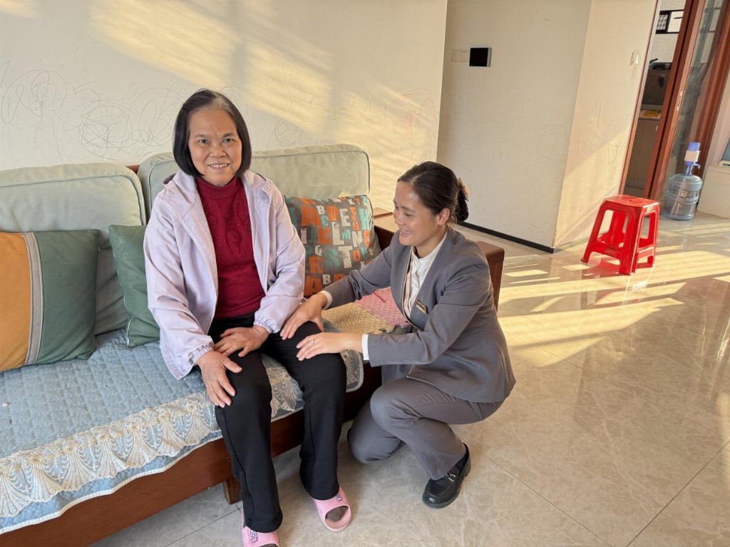 新春“留守管家”的日记：贴春联、修水管，她是老人们的“临时闺女”插图3