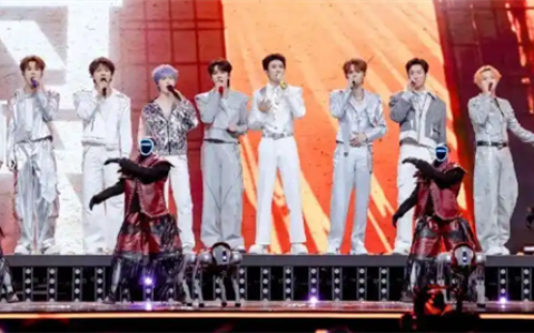 宇树机器人台上热舞 台下舞王四脸看懵 黄渤白敬亭被赶上架赛博斗舞