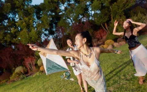 谁在定义我们怎么穿？爱慕开启了一件衣橱“配角”的逆袭