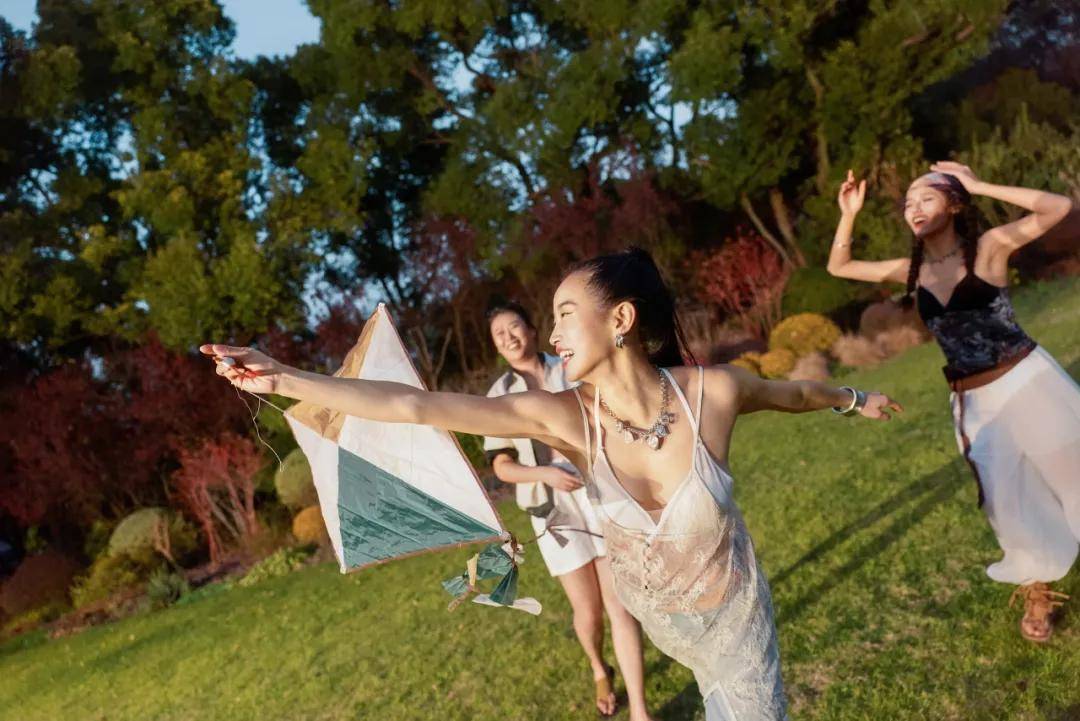 谁在定义我们怎么穿？爱慕开启了一件衣橱“配角”的逆袭插图