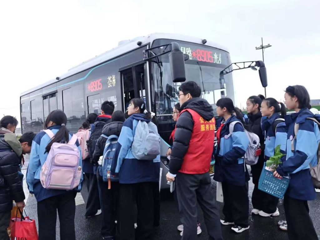 从“家门口”直达“校门口”:苏州金龙开启智慧护学新模式插图