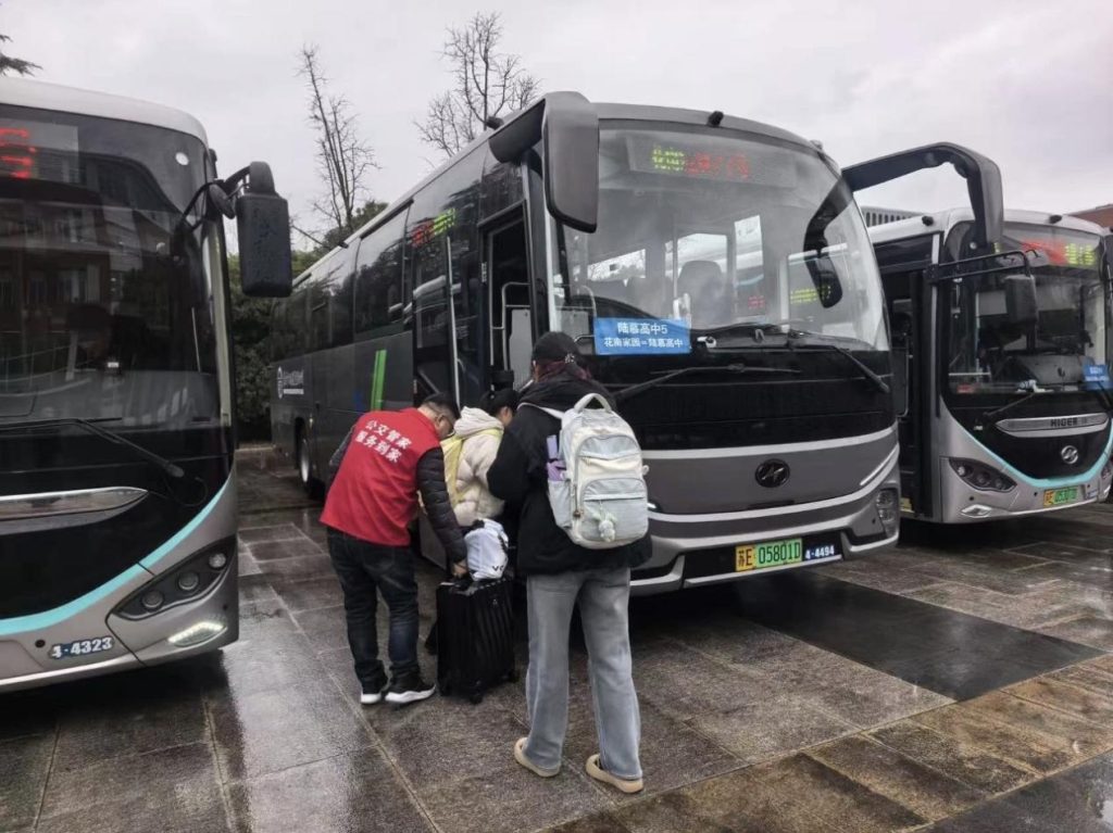 从“家门口”直达“校门口”:苏州金龙开启智慧护学新模式插图1