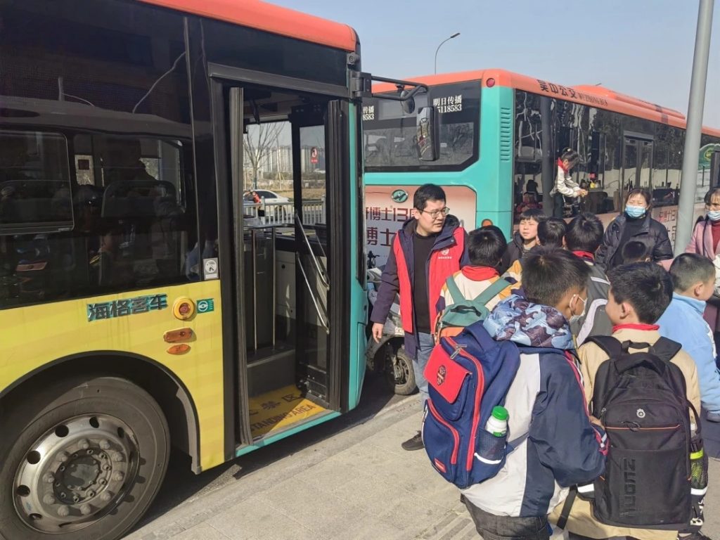 从“家门口”直达“校门口”:苏州金龙开启智慧护学新模式插图2