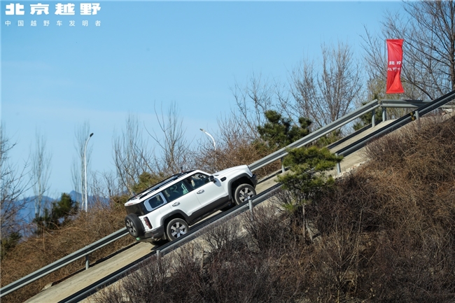 从军工到智能，越野精神从未褪色——探访北京越野智能工厂的文化密码与硬核实力插图2
