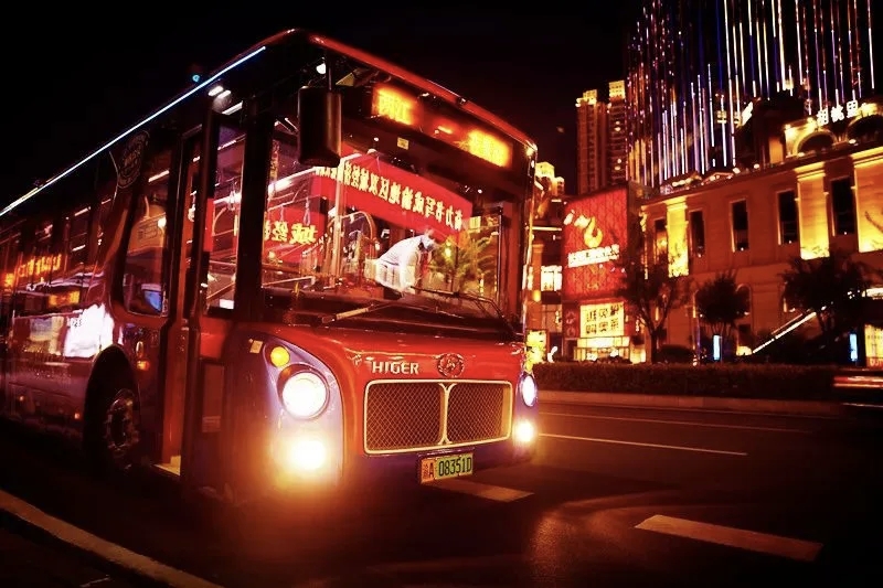 复古巴士穿行8D山城 苏州金龙风景巴士赋能现象级文旅爆款IP插图1 复古巴士穿行8D山城 苏州金龙风景巴士赋能现象级文旅爆款IP插图1