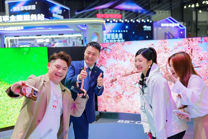 TCL实业AWE 2026焕新打造品牌活力乐园，“屏显+AI”让智慧生活触手可及插图1