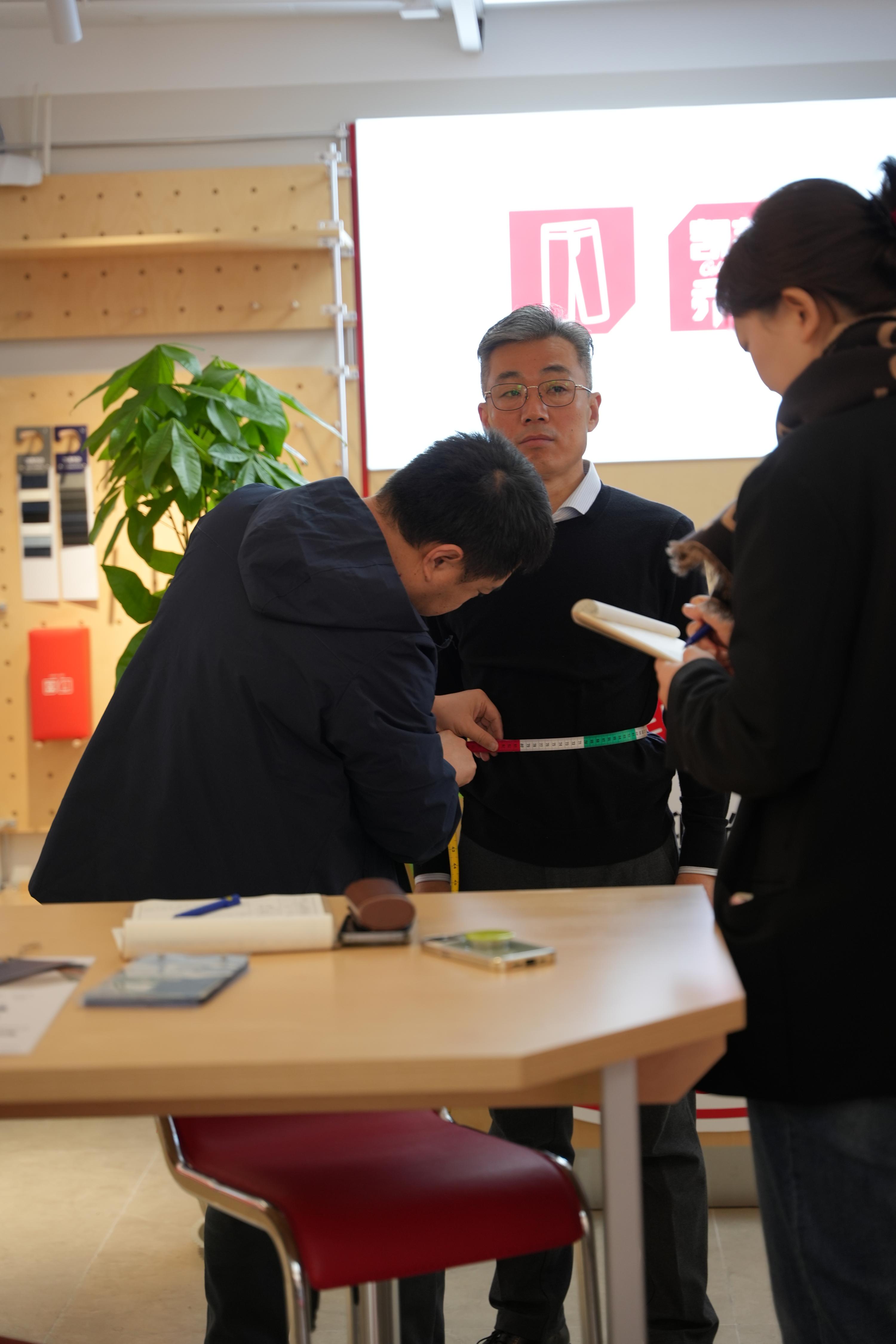 酷特智能落子社区零售：凯莱乔治首店开业 高阶需供供应链系统C2M模式打开裤装定制新蓝海插图1