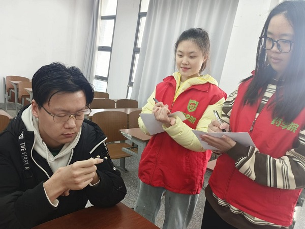 盐城师范学院药学院：研以致用护呼吸，青春实践暖校园插图1