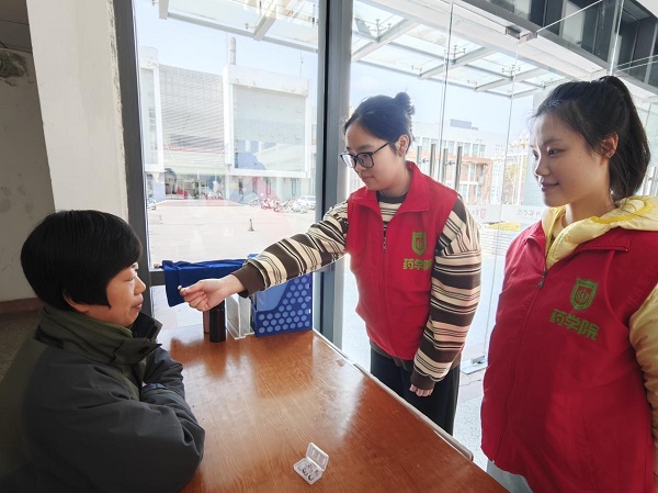 盐城师范学院药学院：研以致用护呼吸，青春实践暖校园插图3