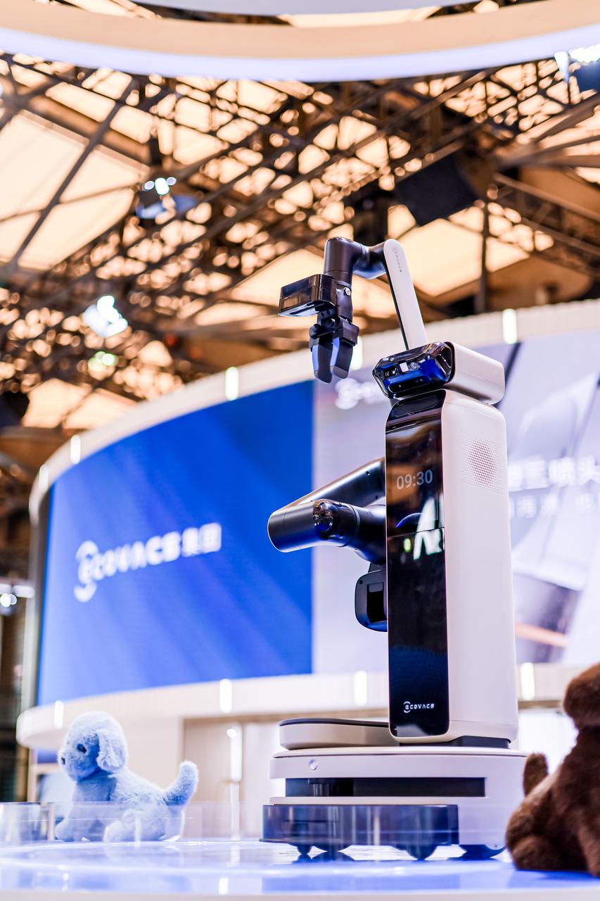 进军具身智能元年：科沃斯全场景服务机器人首秀 AWE2026