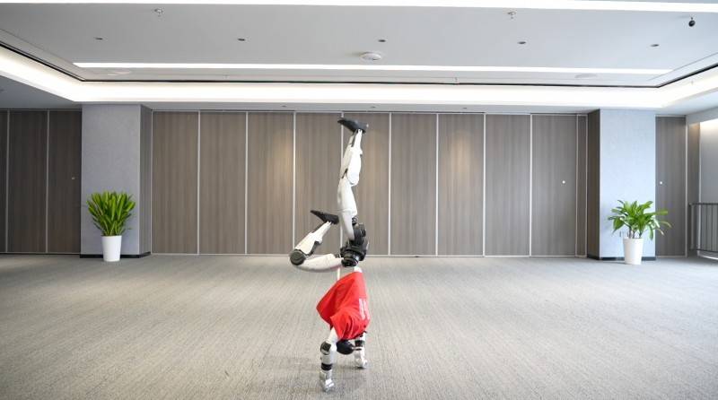 机器人“托马斯全旋”！北京通用人工智能研究院发布首个人形机器人通用运动框架插图