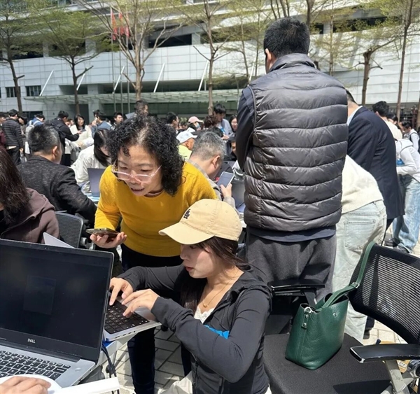 鹅厂门口爆满了！腾讯工程师在总部楼下免费安装OpenClaw插图1