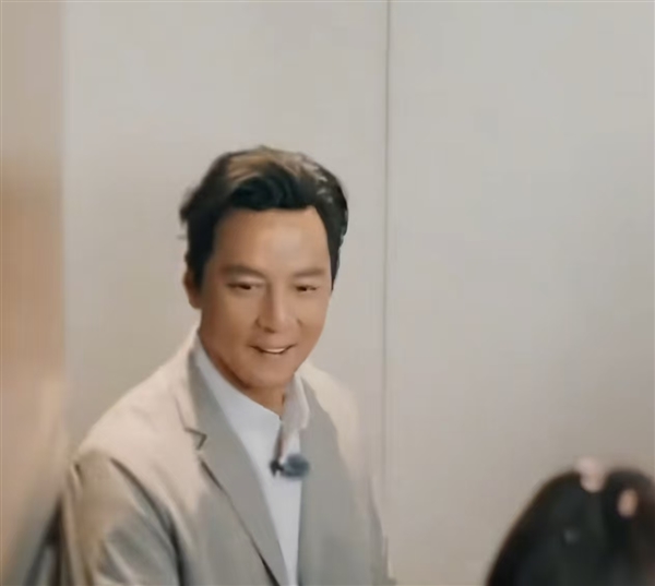 新娘回应吴彦祖现身婚礼现场：像是在做梦 早知道不堵门了插图