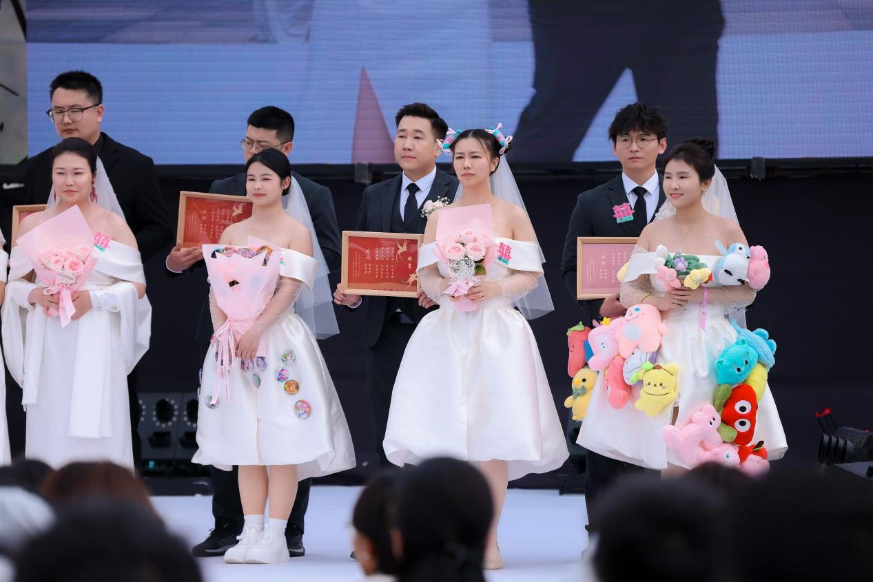 Soul里的相遇,走进了这场百人集体婚礼插图2 Soul里的相遇,走进了这场百人集体婚礼插图2