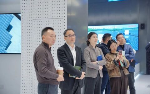苏州能源集团党委书记、董事长徐国忠一行到访固德威交流合作