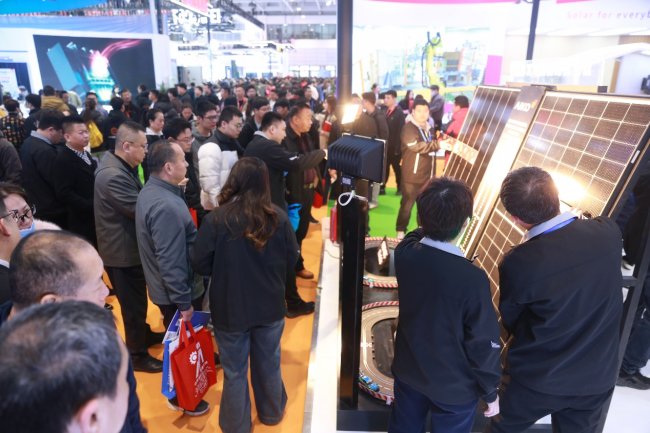 领跑25.2%效率巅峰，爱旭ABC亮相山东济南展插图2