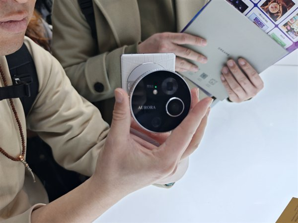 追觅豪掷100亿进入手机赛道：明年研发人员保底5000人 冲击高端市场插图