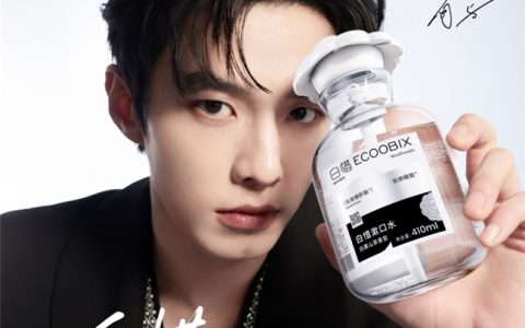 白惜官宣清新代言人何与：随与清新，共赴春日「香」遇