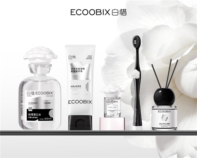 白惜官宣清新代言人何与：随与清新，共赴春日「香」遇插图3