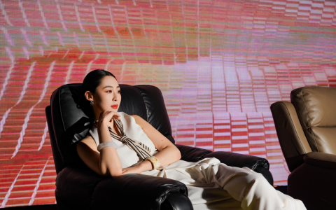 告别遥控器时代！舒漫德AI自适应沙发，坐下就懂你的疲惫