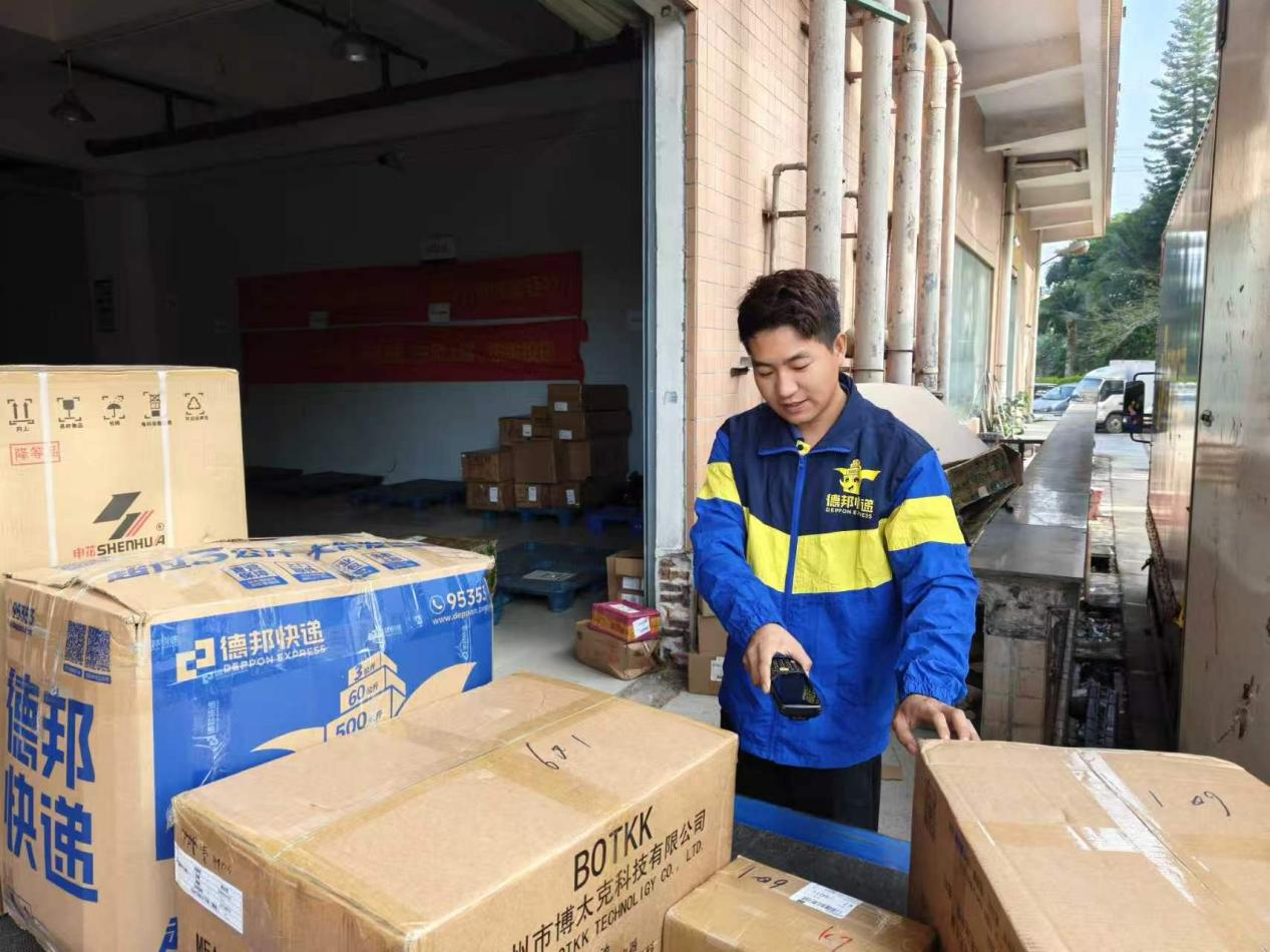 以青春之力筑物流之基 德邦快递小哥们彰显新时代担当插图