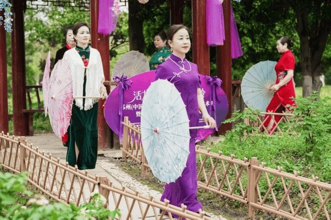 苏州相城首届时尚银龄艺术秀举办 银龄绽放花海 绘就享老新图景插图3