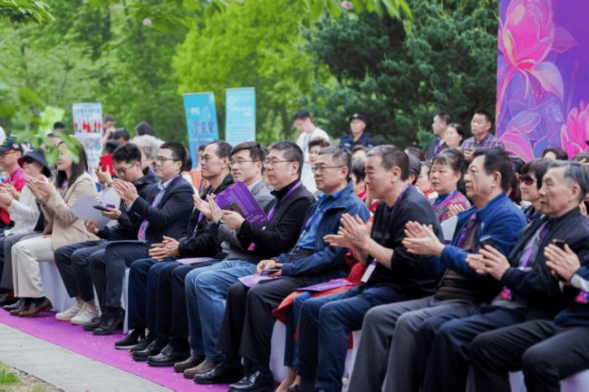 苏州相城首届时尚银龄艺术秀举办 银龄绽放花海 绘就享老新图景插图2