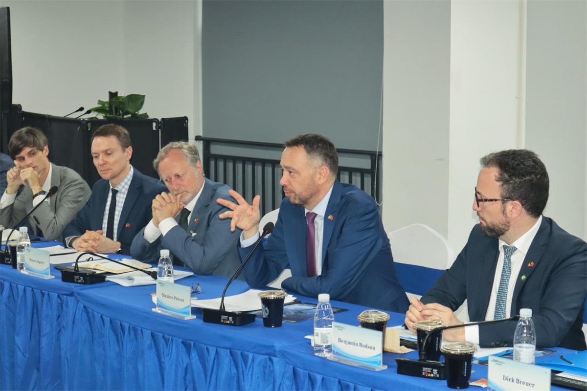 中比建交55周年：比利时副首相参访云深处科技，共启具身智能合作新篇插图4