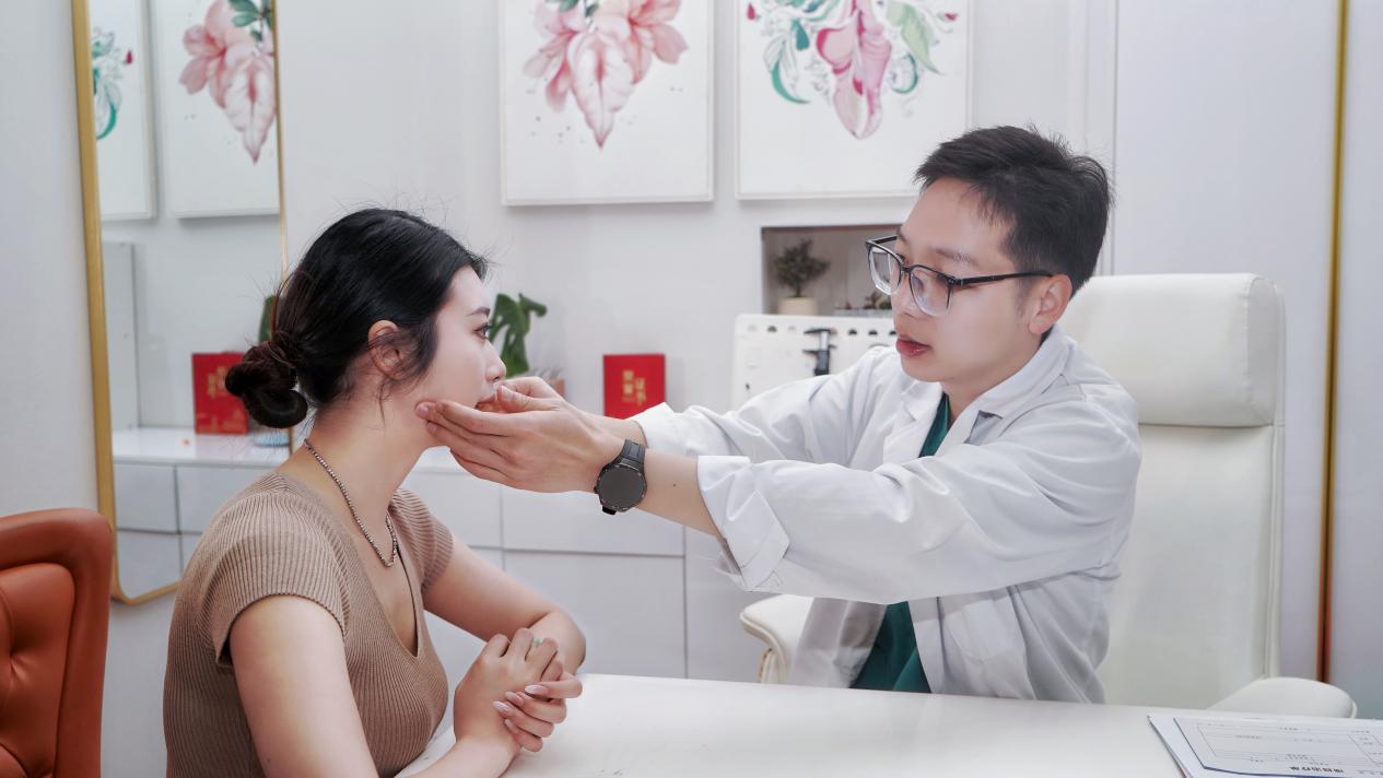 王泽海鼻整形美学：以细节控的极致坚守，打造每一例专属原生妈生鼻插图1