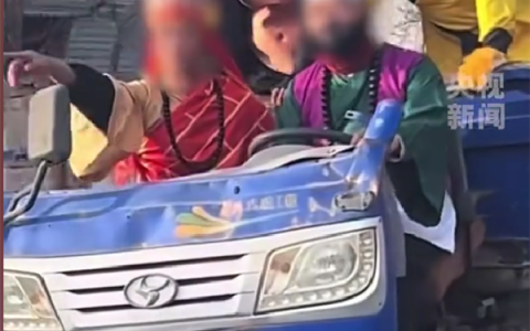 唐僧师徒乘农用车被交警拦下：别取经了 这种车严禁违法载人