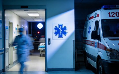 深圳救护车违规截单致患者死亡：健安医院被罚7.6万停诊半年