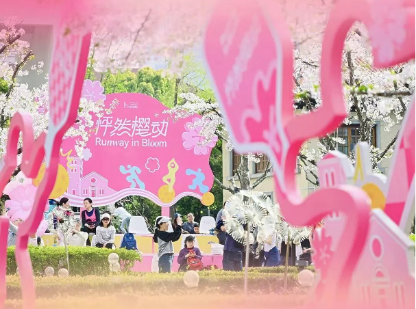 “Runway in Bloom”启幕,凯德广场藏了什么春日惊喜?插图 “Runway in Bloom”启幕,凯德广场藏了什么春日惊喜?插图