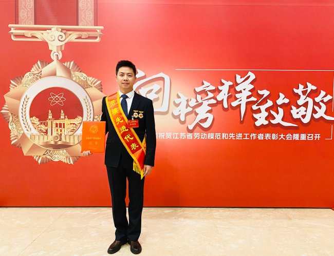 以匠心铸就”智”造标杆——苏州金龙刘明春荣获全国五一劳动奖章插图