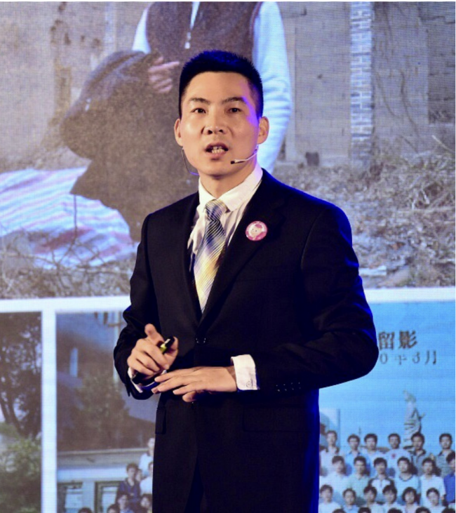 廿六载匠心铸峰一杆隐光耀世界——访隐藏式晾衣机发明人格峰李港插图