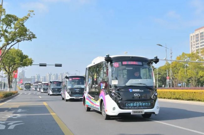 央视聚焦自动驾驶加速“上路”，苏州金龙领跑智慧出行新时代插图2