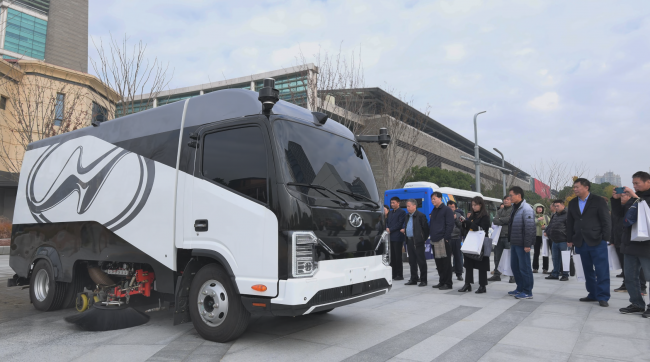 以匠心铸就”智”造标杆——苏州金龙刘明春荣获全国五一劳动奖章插图2