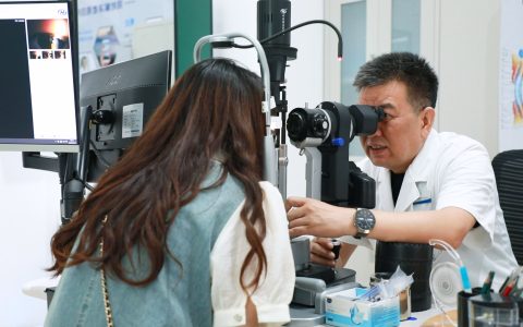 执光者刘保松中国ICL晶体植入的“引路人”，河南近视患者的摘镜首选