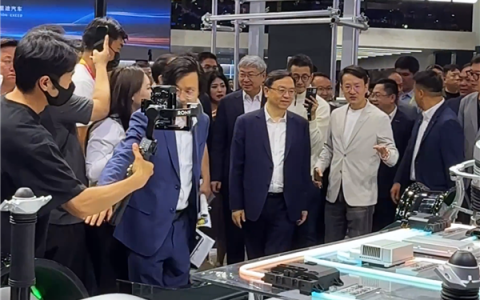 赵长江回应为何王传福亲临智界展台自己不出面接待