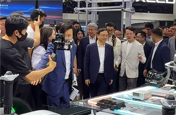 赵长江回应为何王传福亲临智界展台自己不出面接待插图