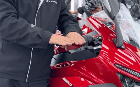 中国首款WSBK冠军摩托车！张雪820RR正式量产下线