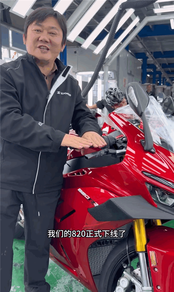中国首款WSBK冠军摩托车！张雪820RR正式量产下线插图