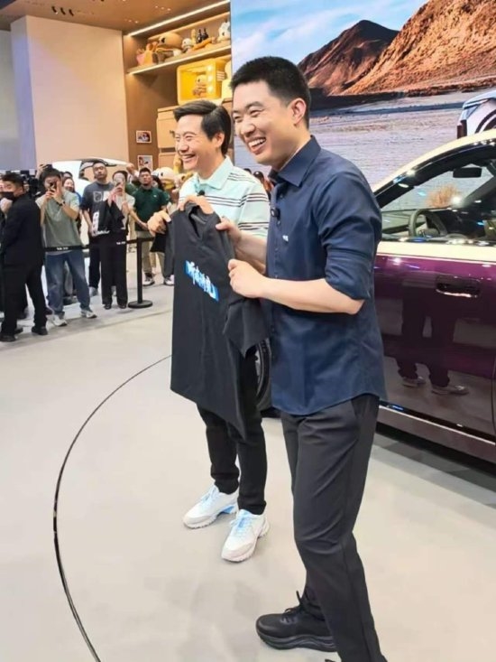 雷军也为何小鹏送了专属T恤 温情一句勾起老歌回忆杀插图