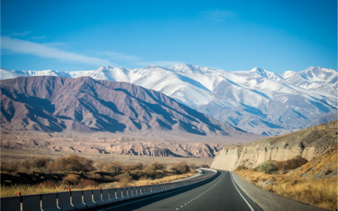 交通运输部：五一小客车高速免收通行费 公路流量或创新高